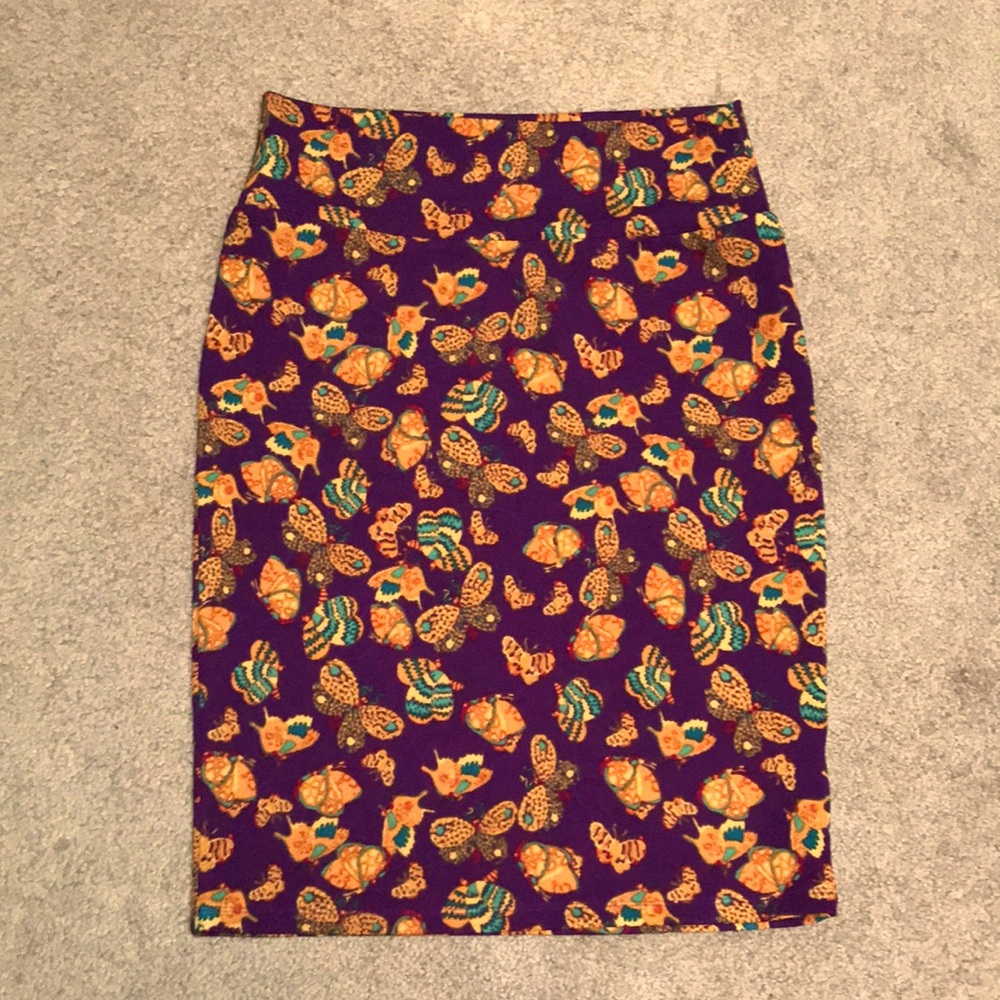 Cute pencil skirt with fun print.  No back slit.  Never worn.